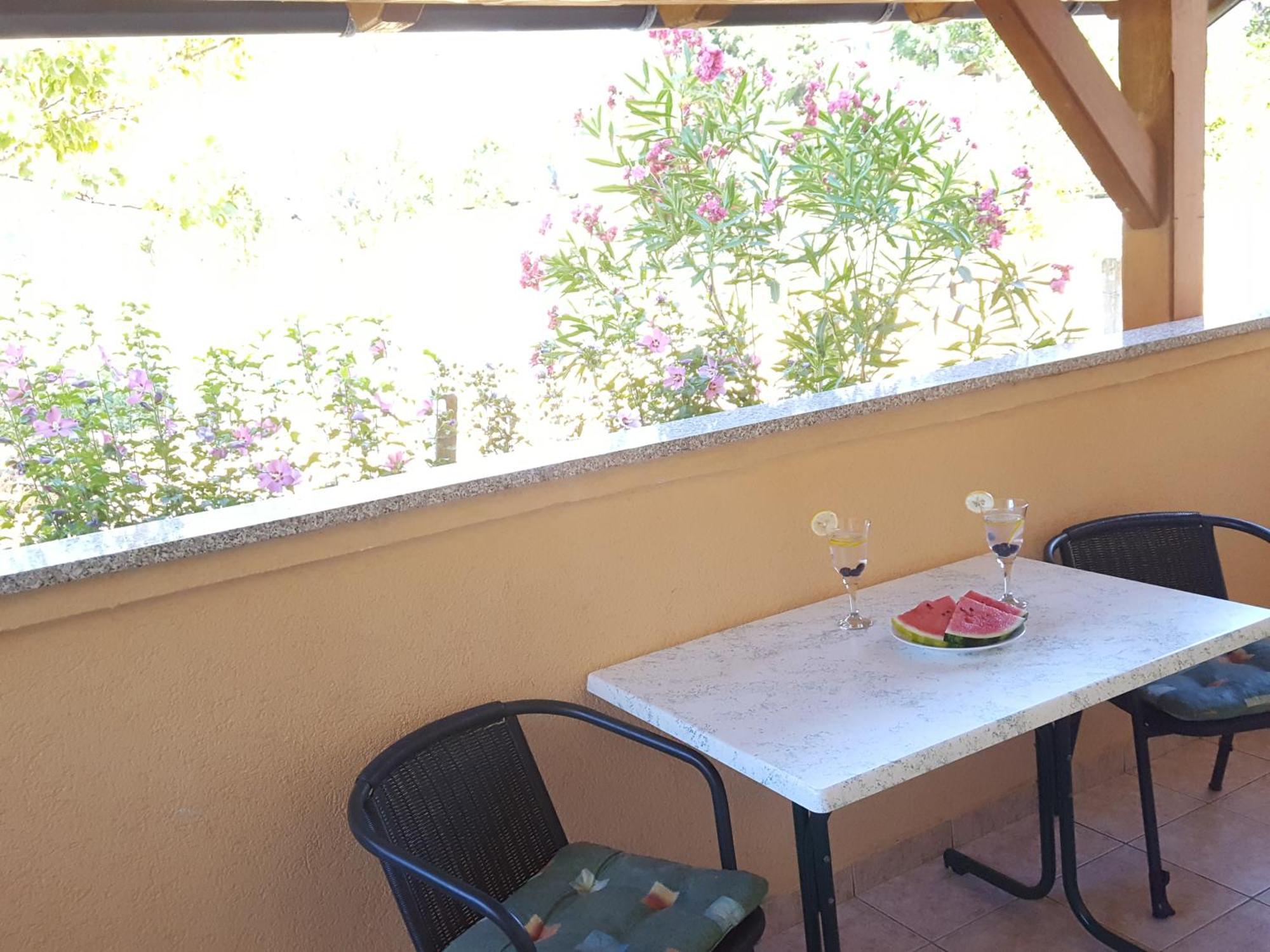 Apartment Mirakul Lopar