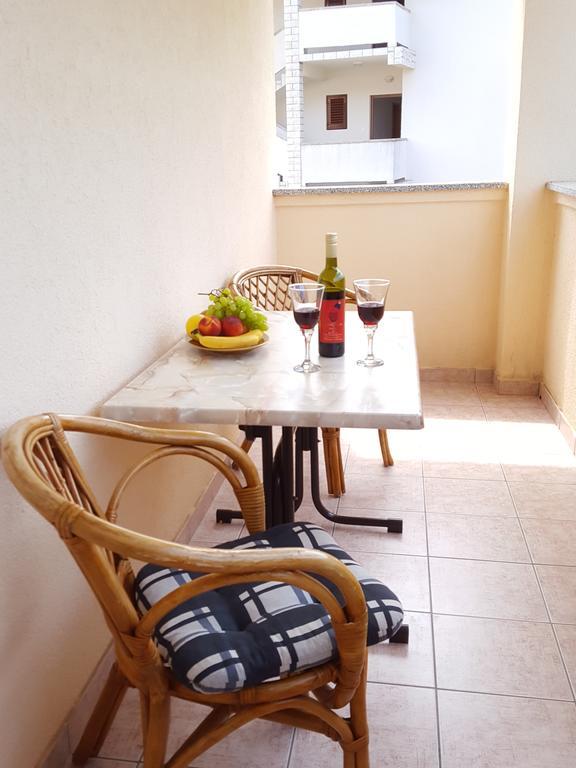 Mirakul Apartment Lopar