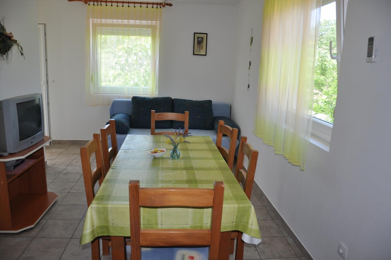 Mirakul Apartment Lopar