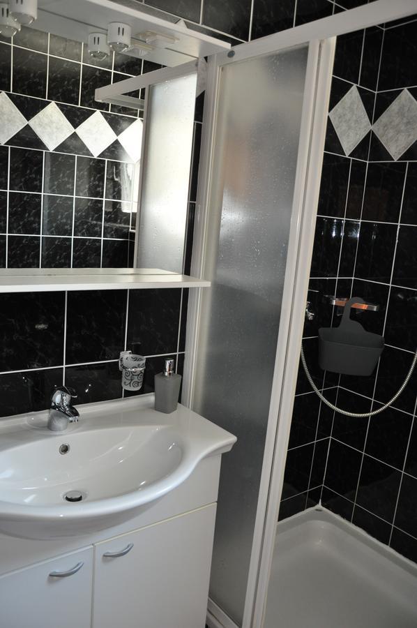 Mirakul Apartment Lopar