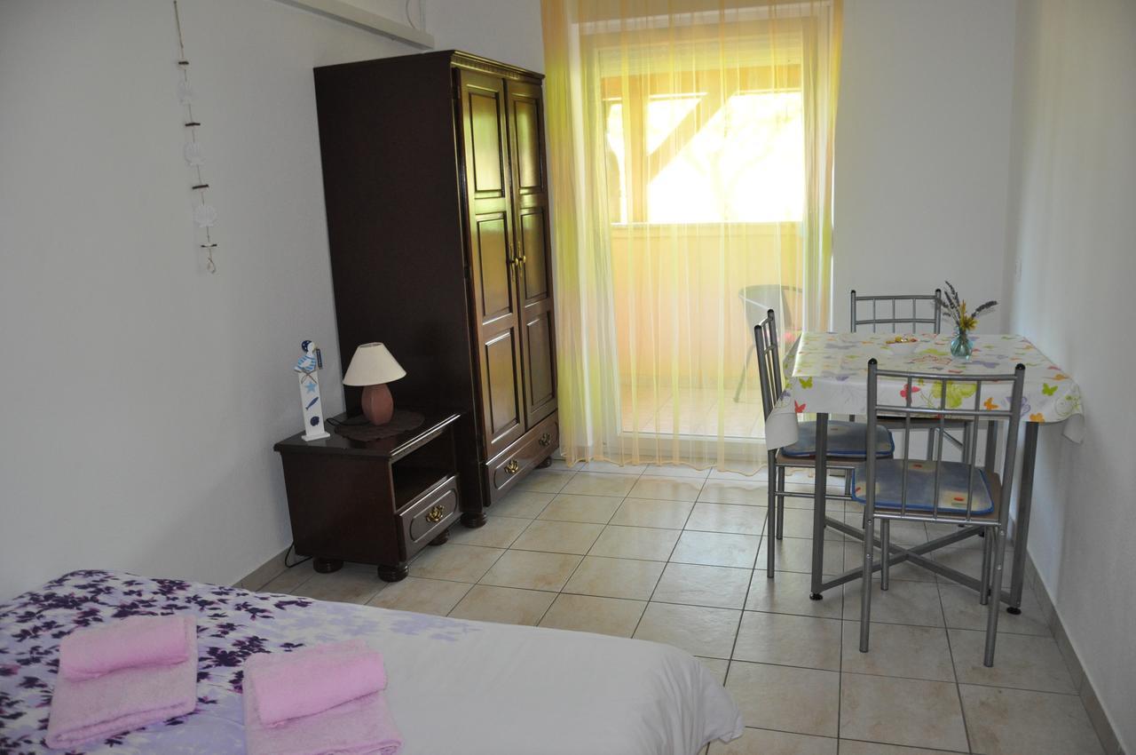 Mirakul Apartment Lopar