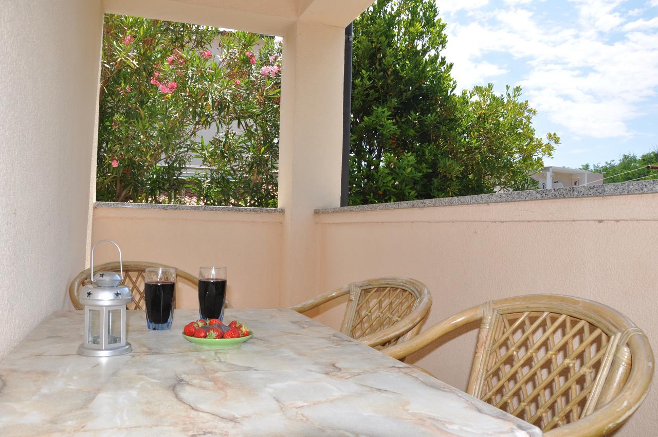 Apartment Mirakul Lopar